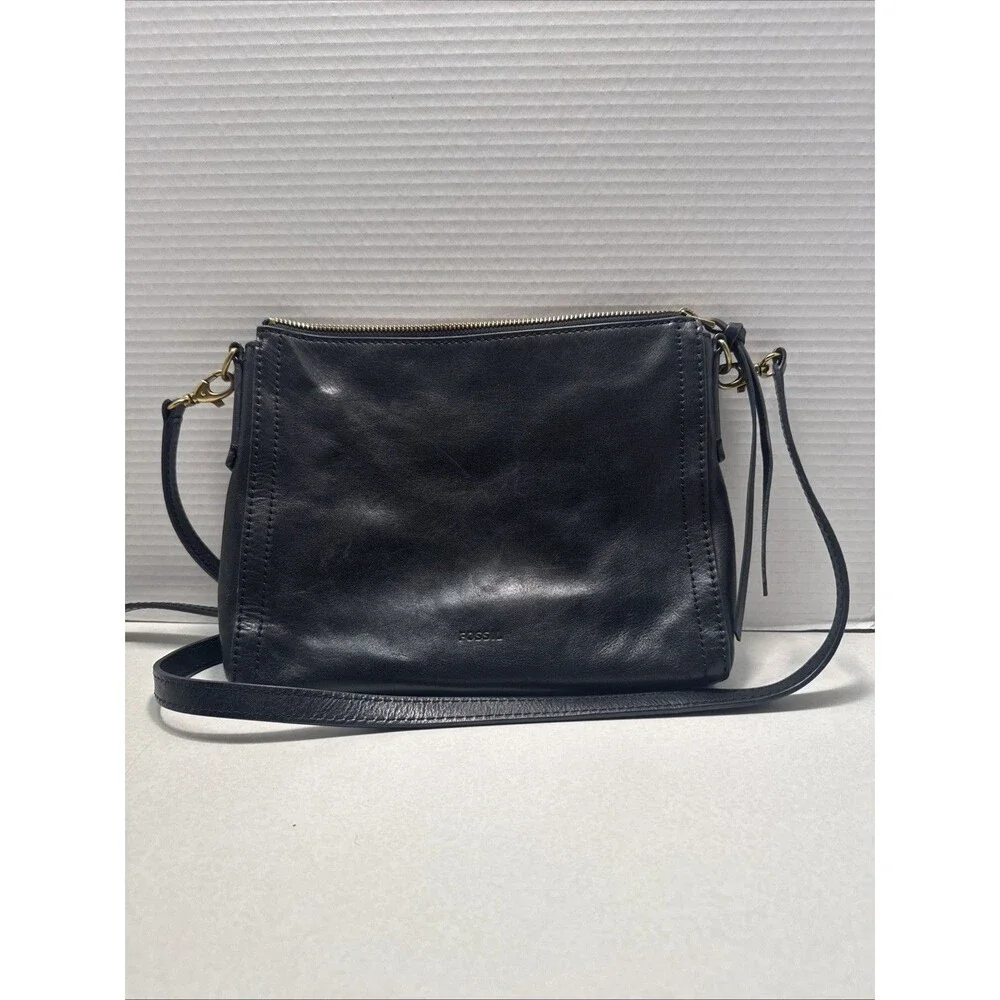 Fossil Genuine Women's Leather Medium Black Shoulder Bag Purse Zip Closure